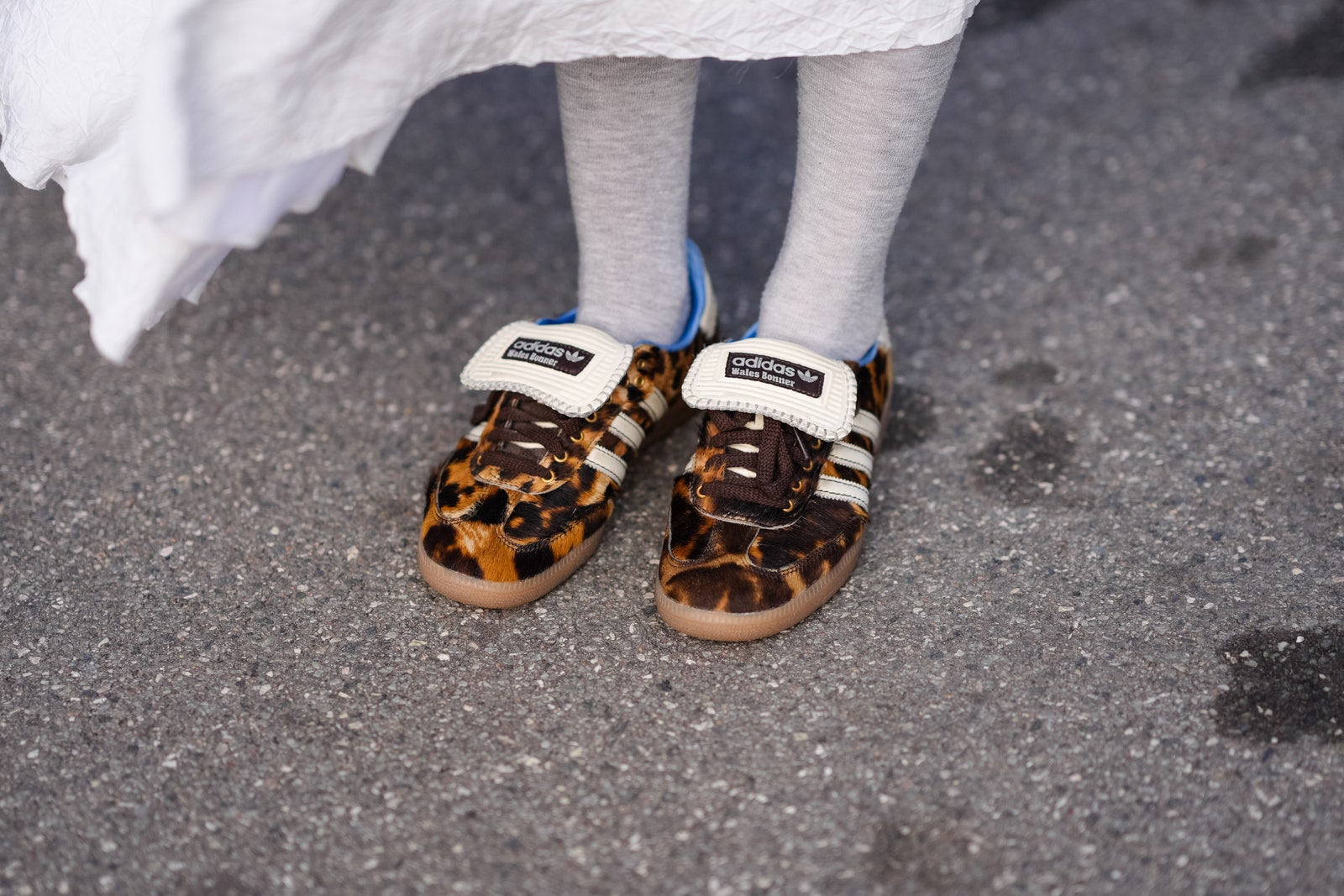 zapatillas con estampado de leopardo de Adidas y Wales Bonner