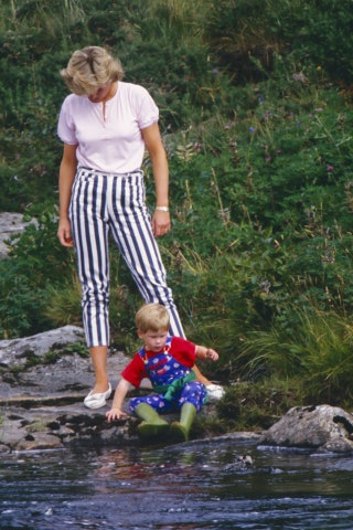 Diana in einer gestreiften Hose in Balmoral 1987