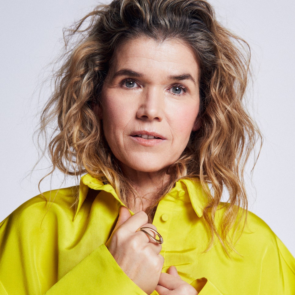 So gelingt Ihnen in 4 Schritten ein natürlicher Make-up-Look &#8211; wie der von Anke Engelke