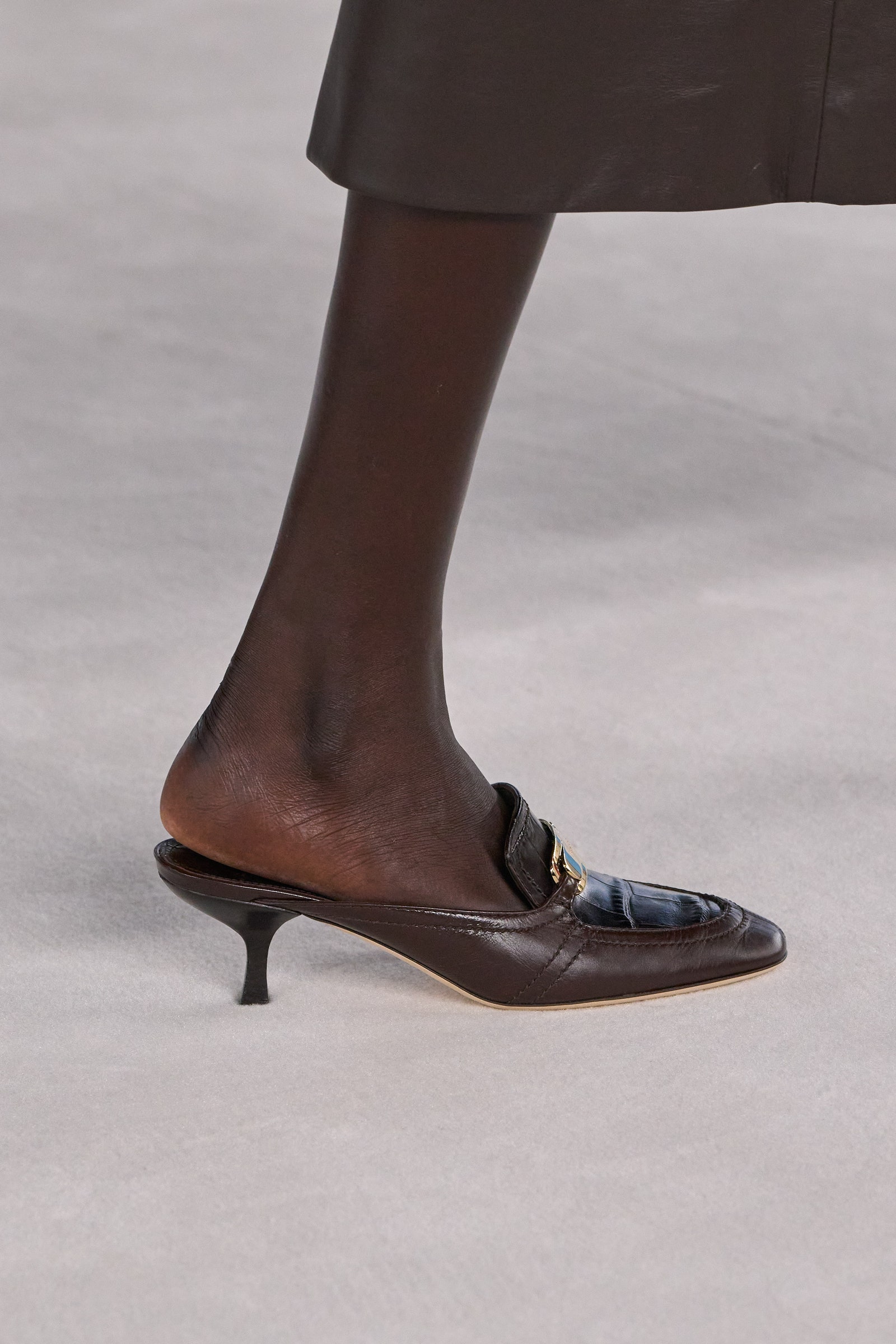 Loafer mit Kitten Heels Herbst Trend 2023 Ferragamo Frühjahr Sommer 2023