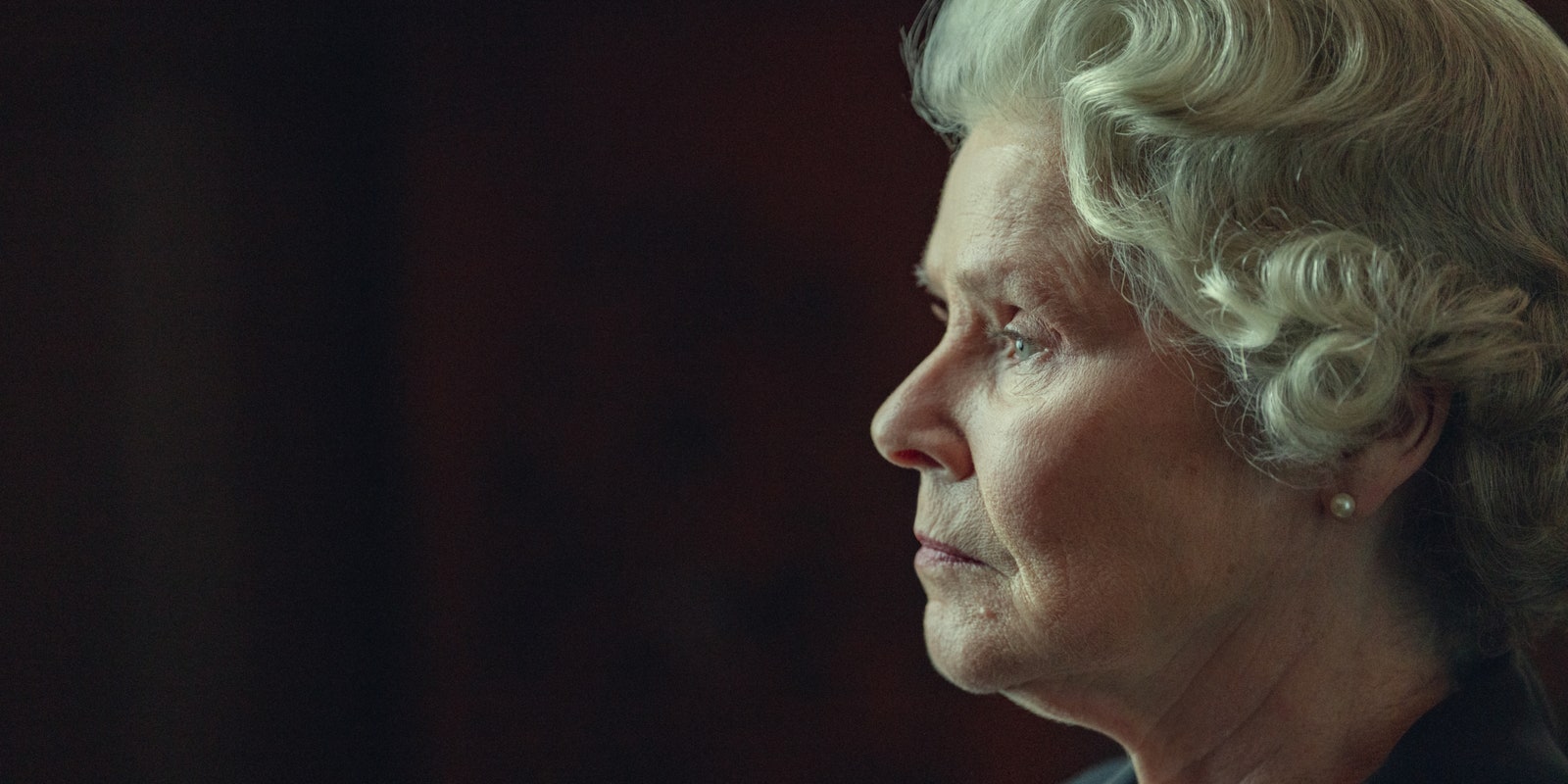 Imelda Staunton als Queen Elizabeth II.