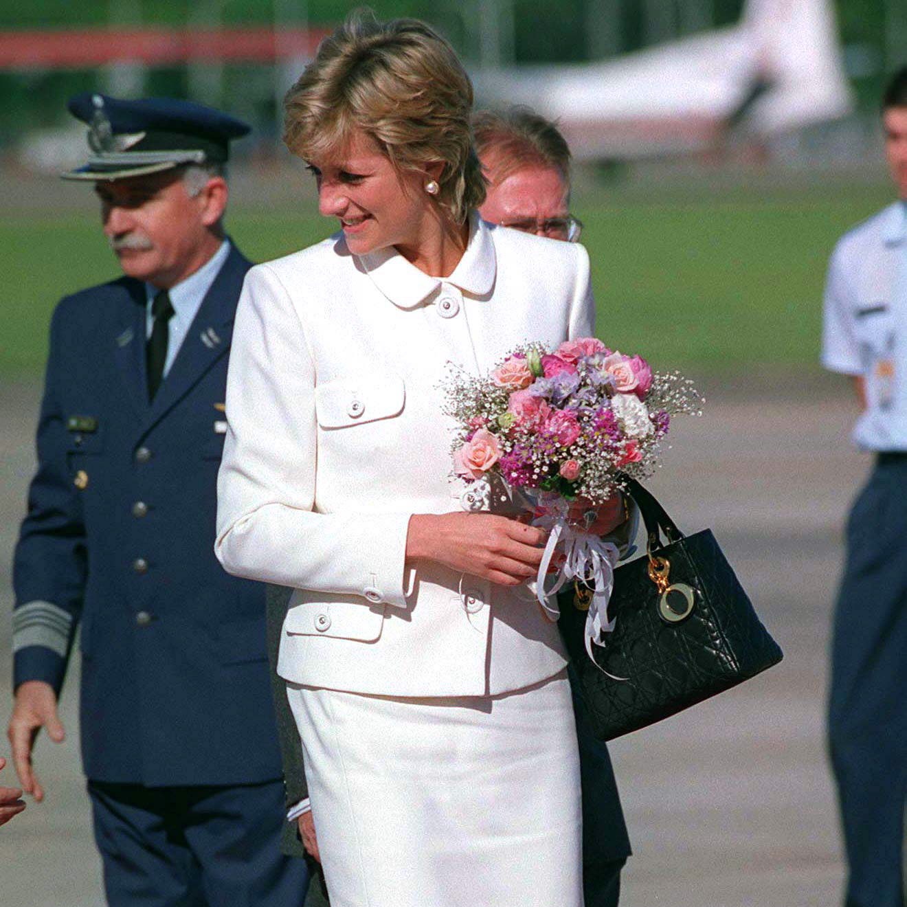 4 ikonische Handtaschen, die nach Prinzessin Diana benannt wurden &#8211; und heute noch erhältlich sind