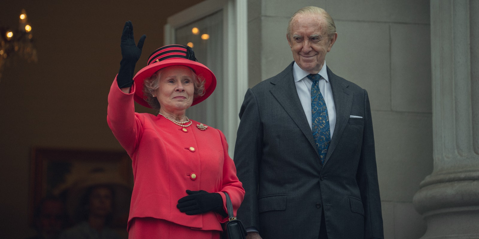 Szenenbild aus quotThe Crownquot Staffel 6 Königin Elizabeth  mit Ehemann Prinz Philip