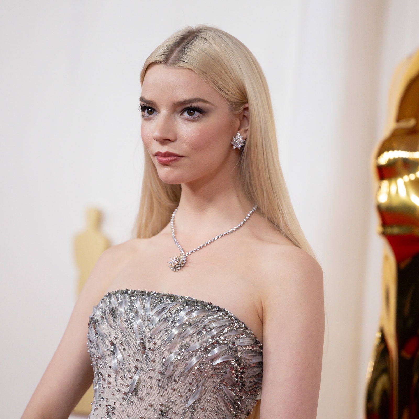 Oscars 2024: Anya Taylor-Joy überstrahlt den roten Teppich mit ihrem Mermaid-Core-Kleid von Dior