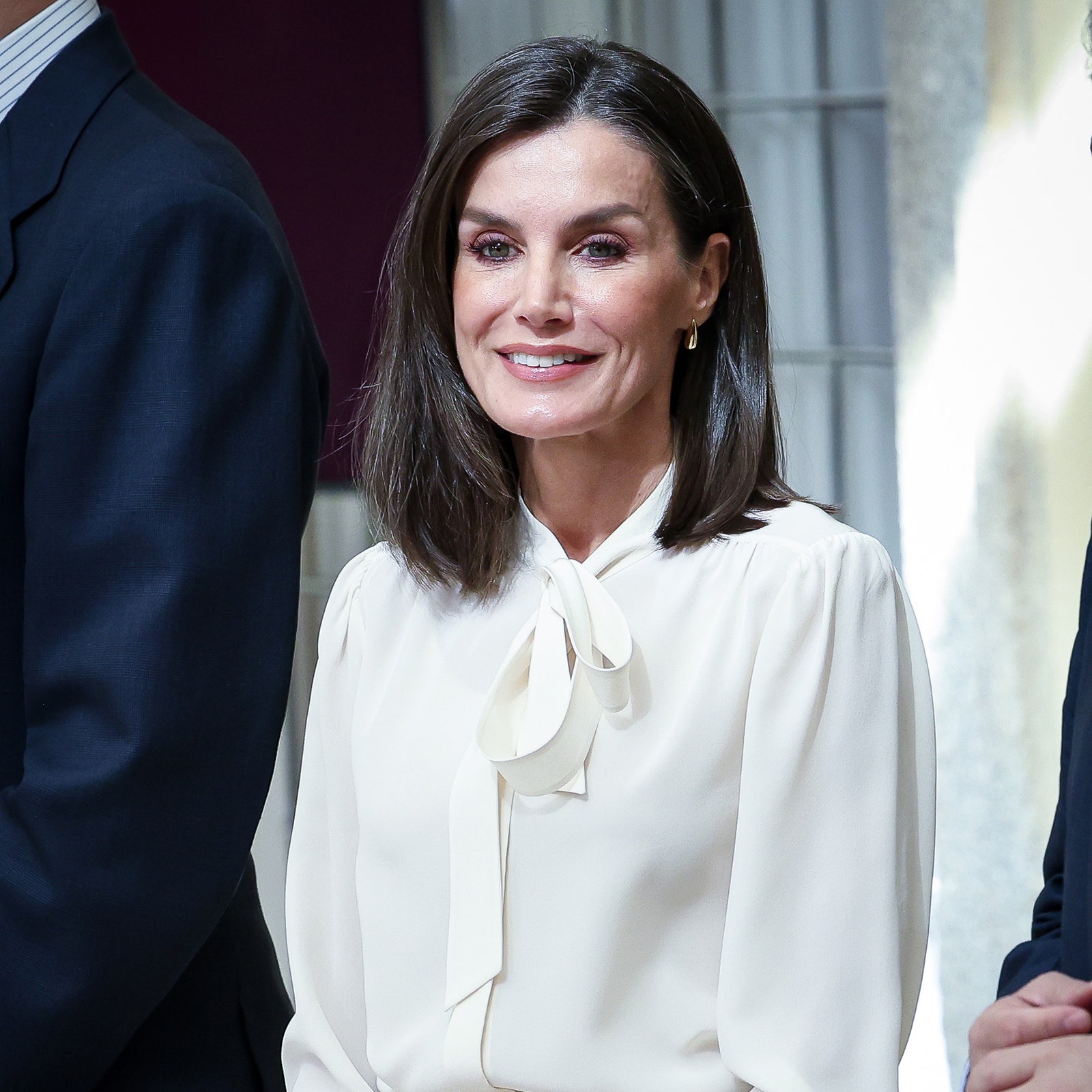 Rote Schuhe zur roten Hose? Königin Letizia macht vor, wie das Styling mühelos elegant gelingen kann