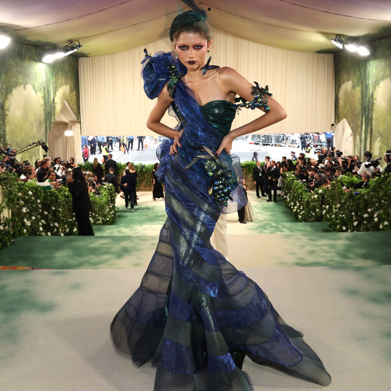 Zendaya legte bei der Met Gala 2024 einen grandiosen Auftritt hin &#8211; in gleich zwei dramatischen Looks