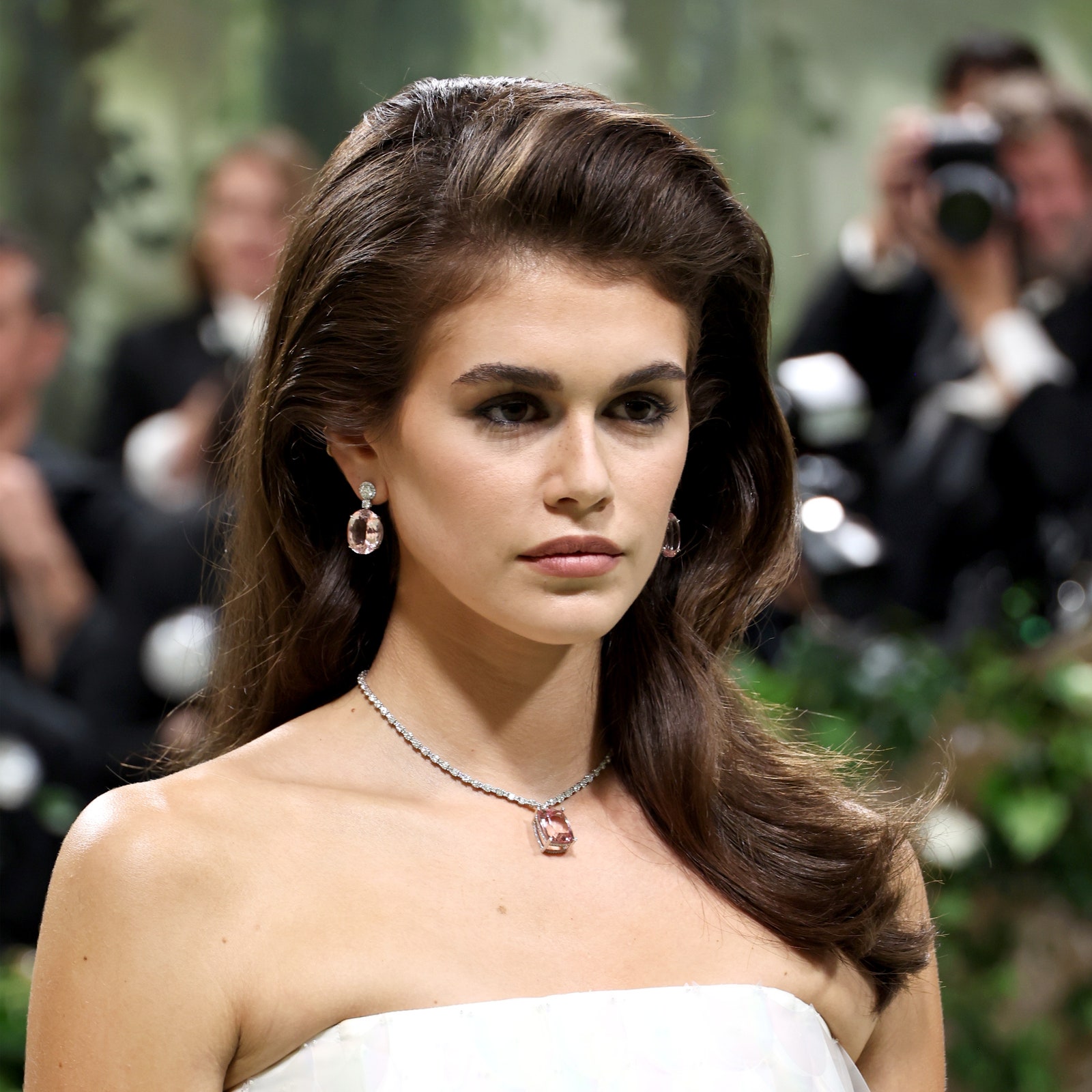 Kaia Gerbers voluminöse Trendfrisur bei der Met Gala 2024 erinnert an Cindy Crawford in den Neunzigern