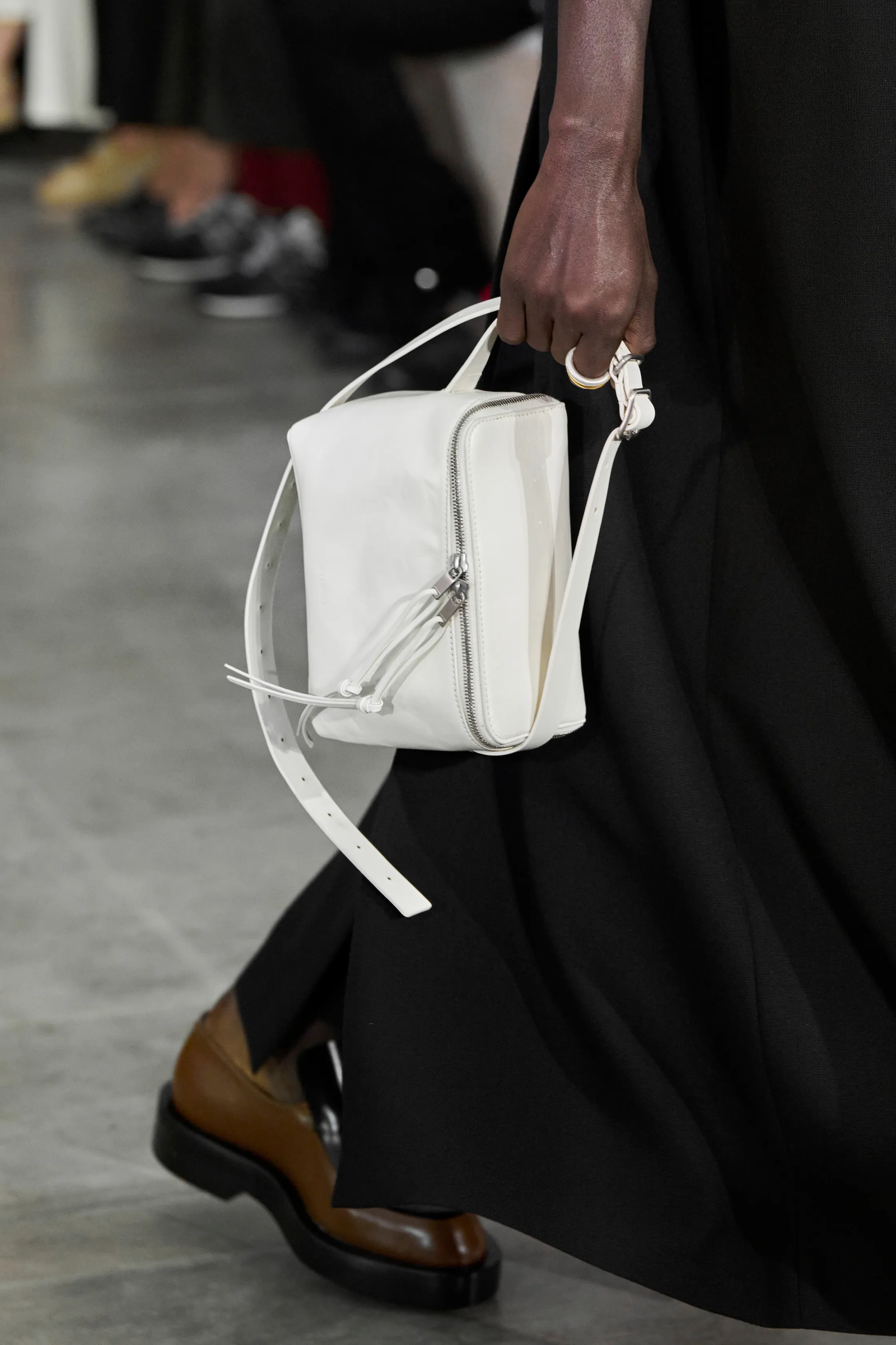 Kosmetiktasche von Jil Sander FrühjahrSommer 2024.