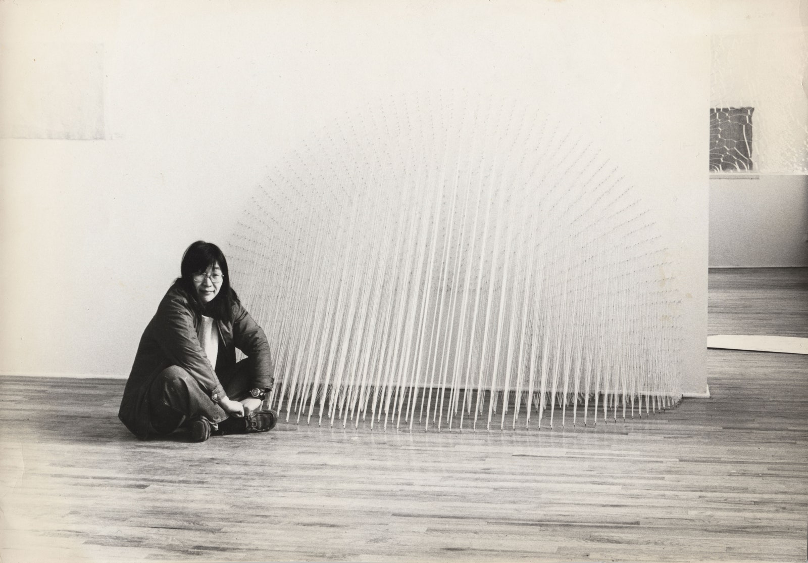 Kazuko Miyamoto vor quotThe Arch and the Holeway to the Cellarquot  1978 Ausstellungsansicht MoMA PS1 New York City 1978