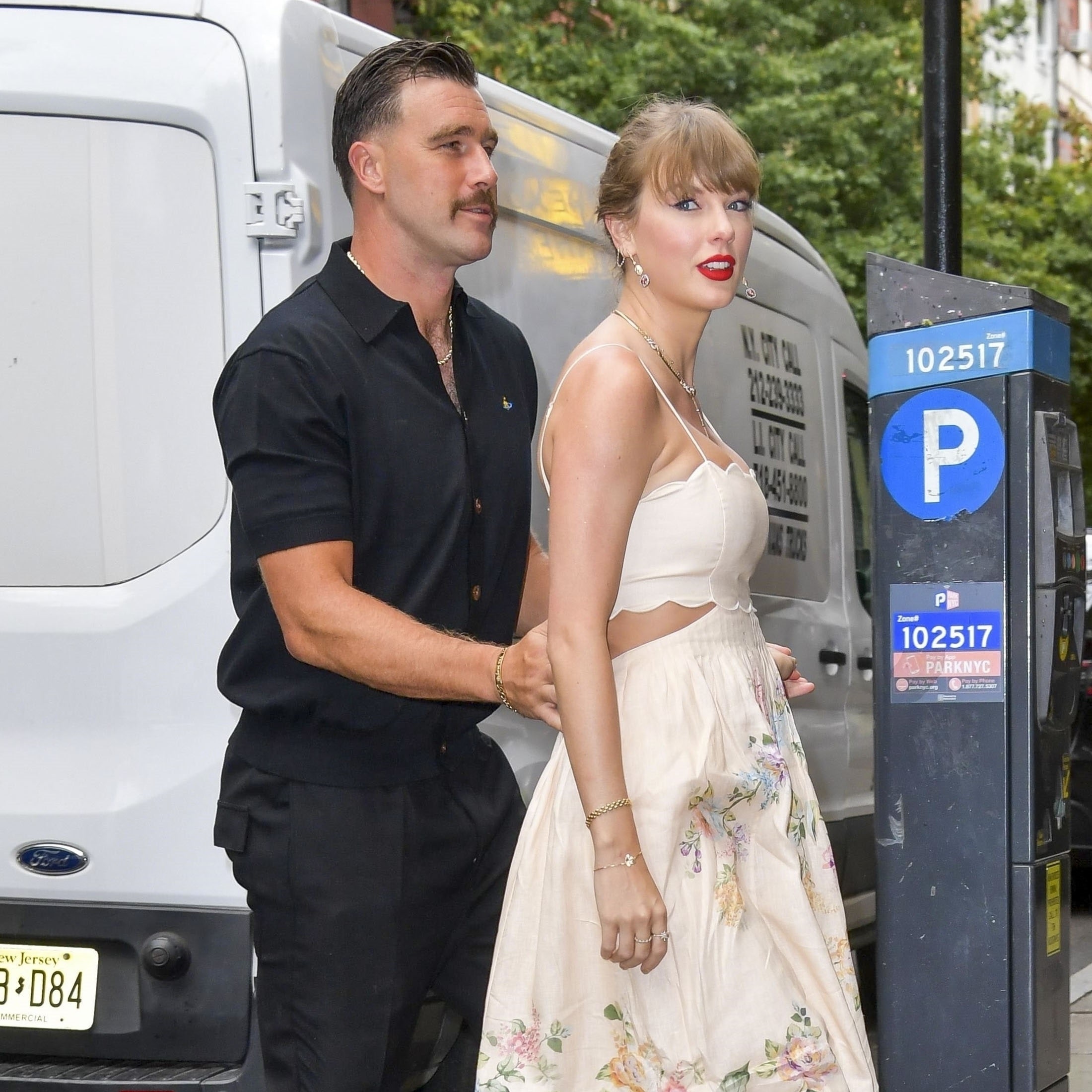 Taylor Swift: Diese goldene Outfit-Regel hat sie bei einer Hochzeit einfach ignoriert