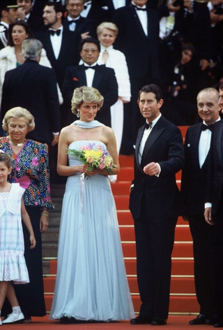 Lady Di con vestido Grace Kelly de Catherine Walker en el Festival de Cannes de 1987.