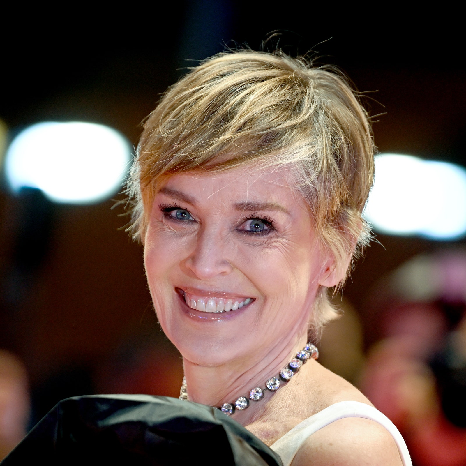 El mejor corte de pelo ‘pixie’ para mayores de 60 años lo lleva Sharon Stone