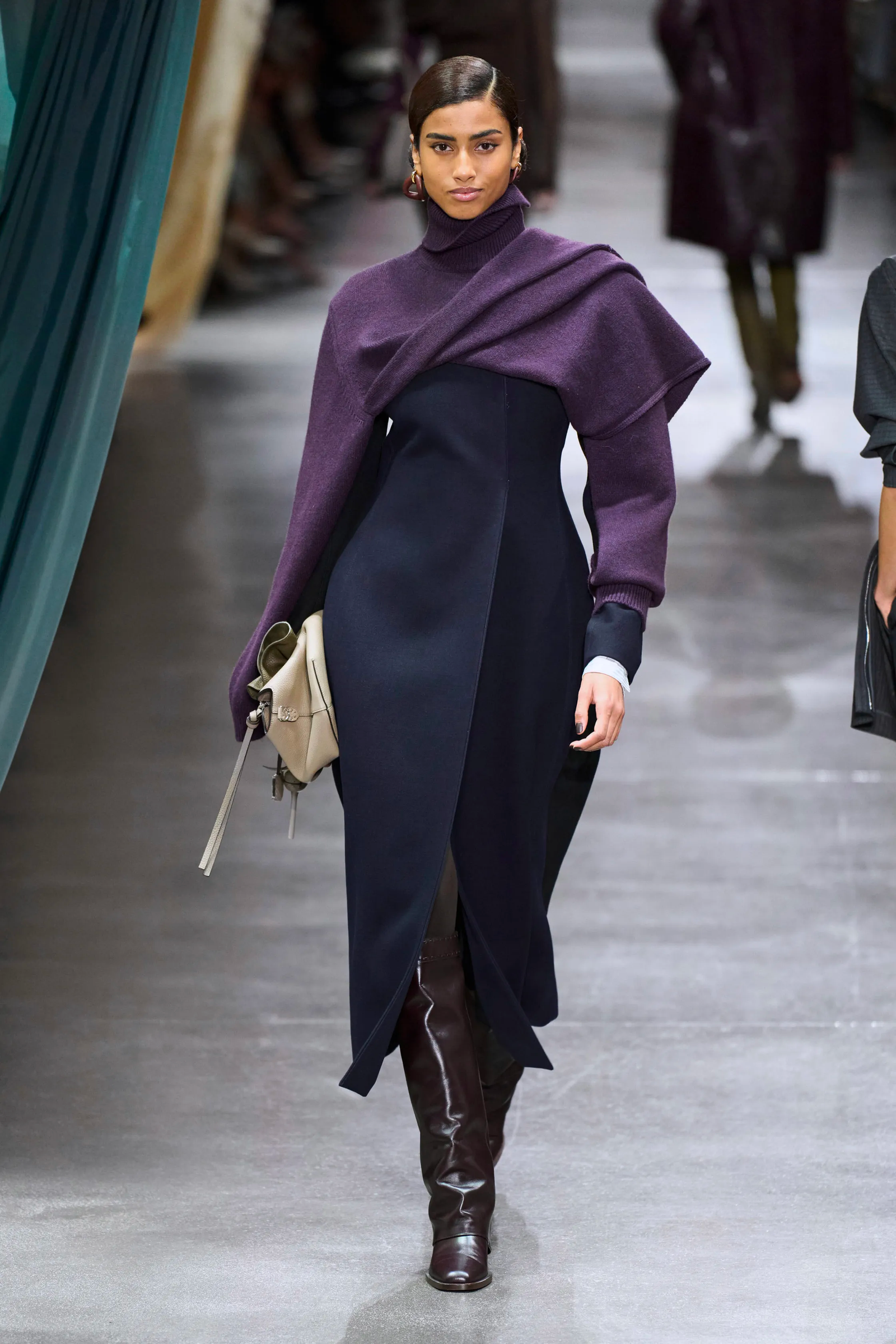 morado un color tendencia de Fendi otoñoinvierno 20242025