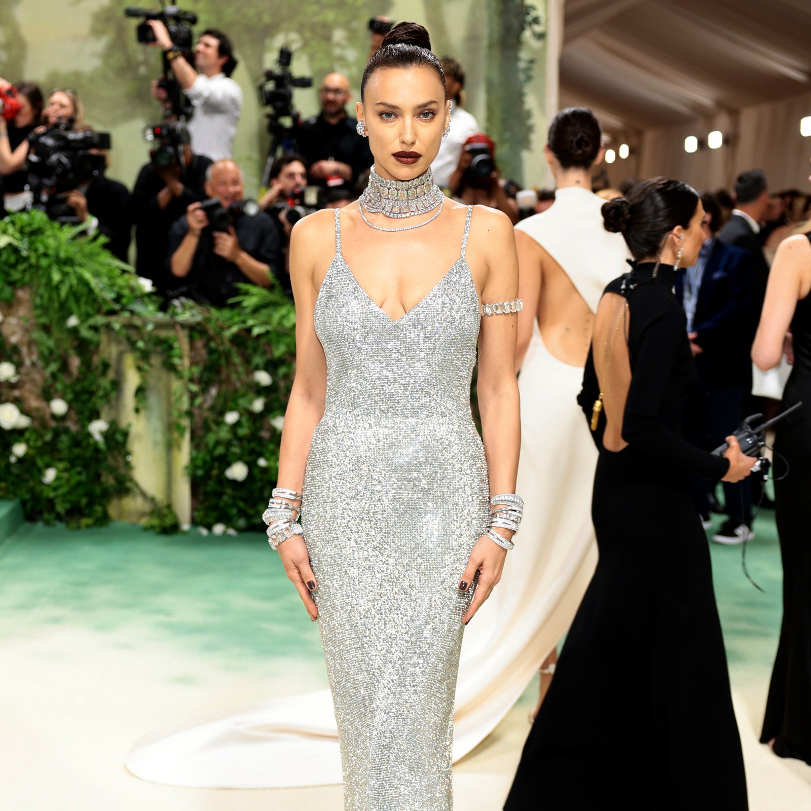 Irina Shayk brilló con 84.000 cristales de Swarovski en la Met Gala 2024