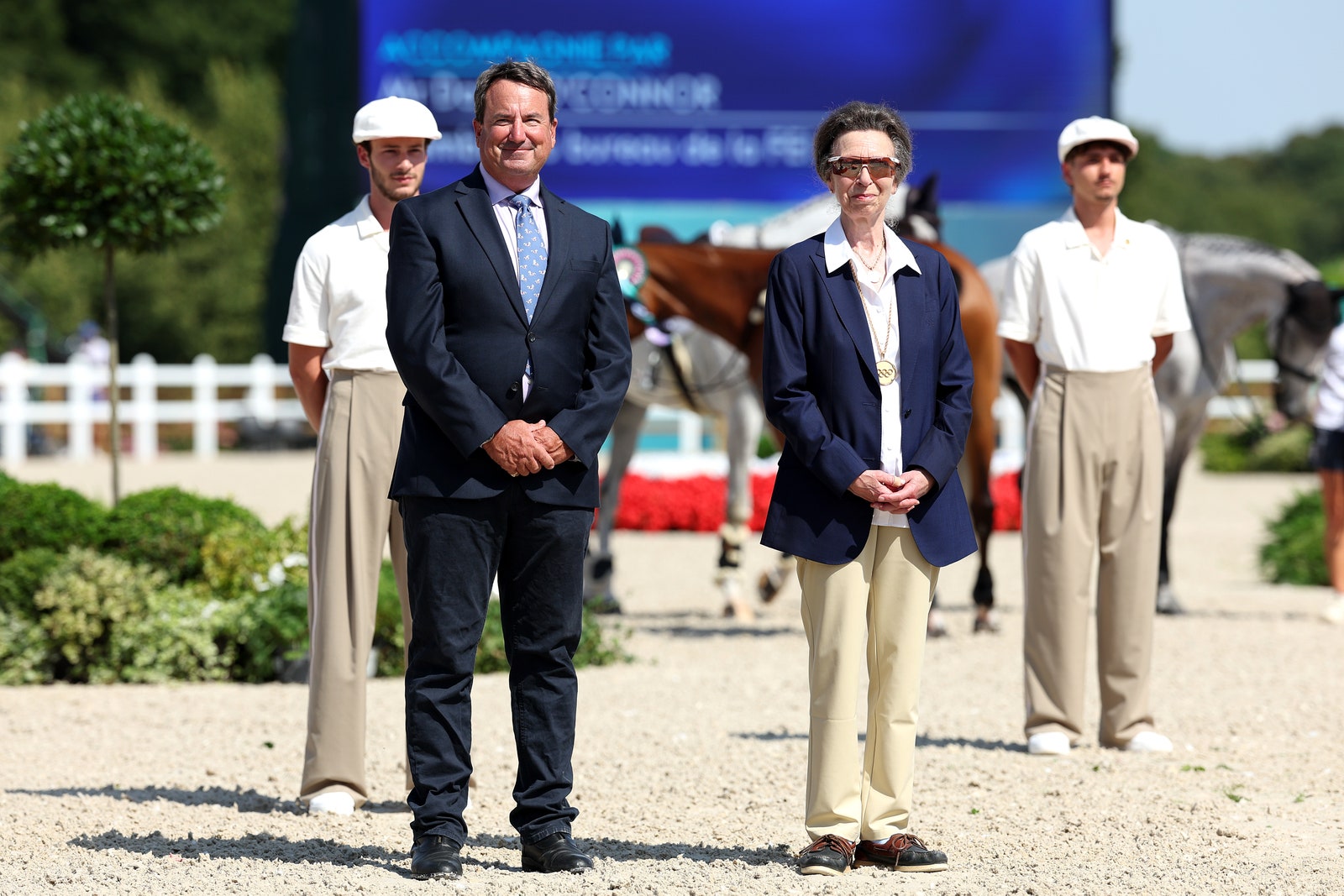 la princesa Ana con gafas de ciclista en los juegos olímpicos 2024