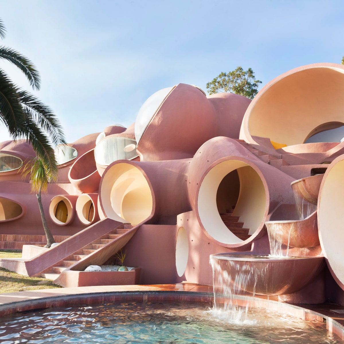 Visite guidée du Palais Bulles de Pierre Cardin perché sur les hauteurs de Cannes