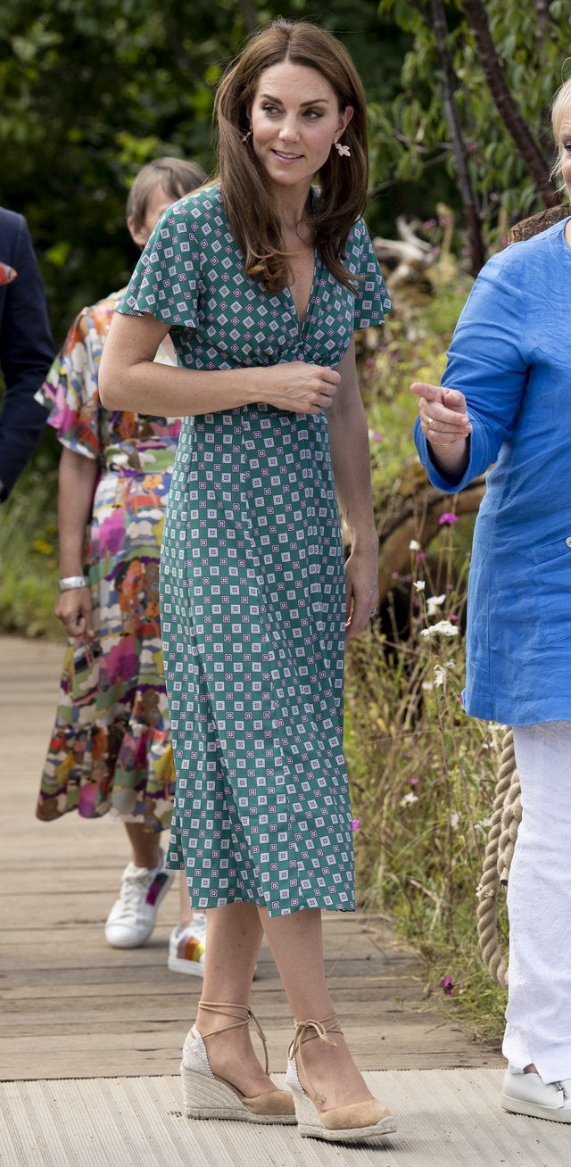 Kate Middleton lors d'une une visite prive du jardin du château de Hampton Court