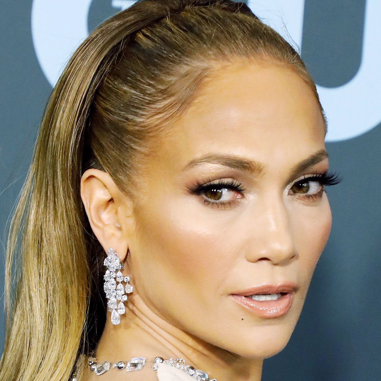 Jennifer Lopez opte pour des cheveux violets