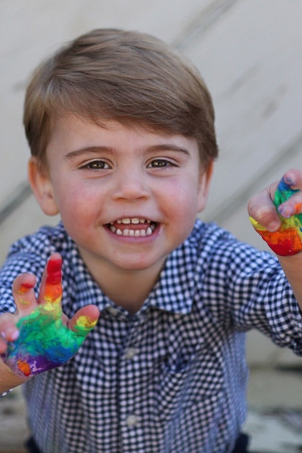 Le Prince Louis fête son deuxième anniversaire et les images sont juste adorables