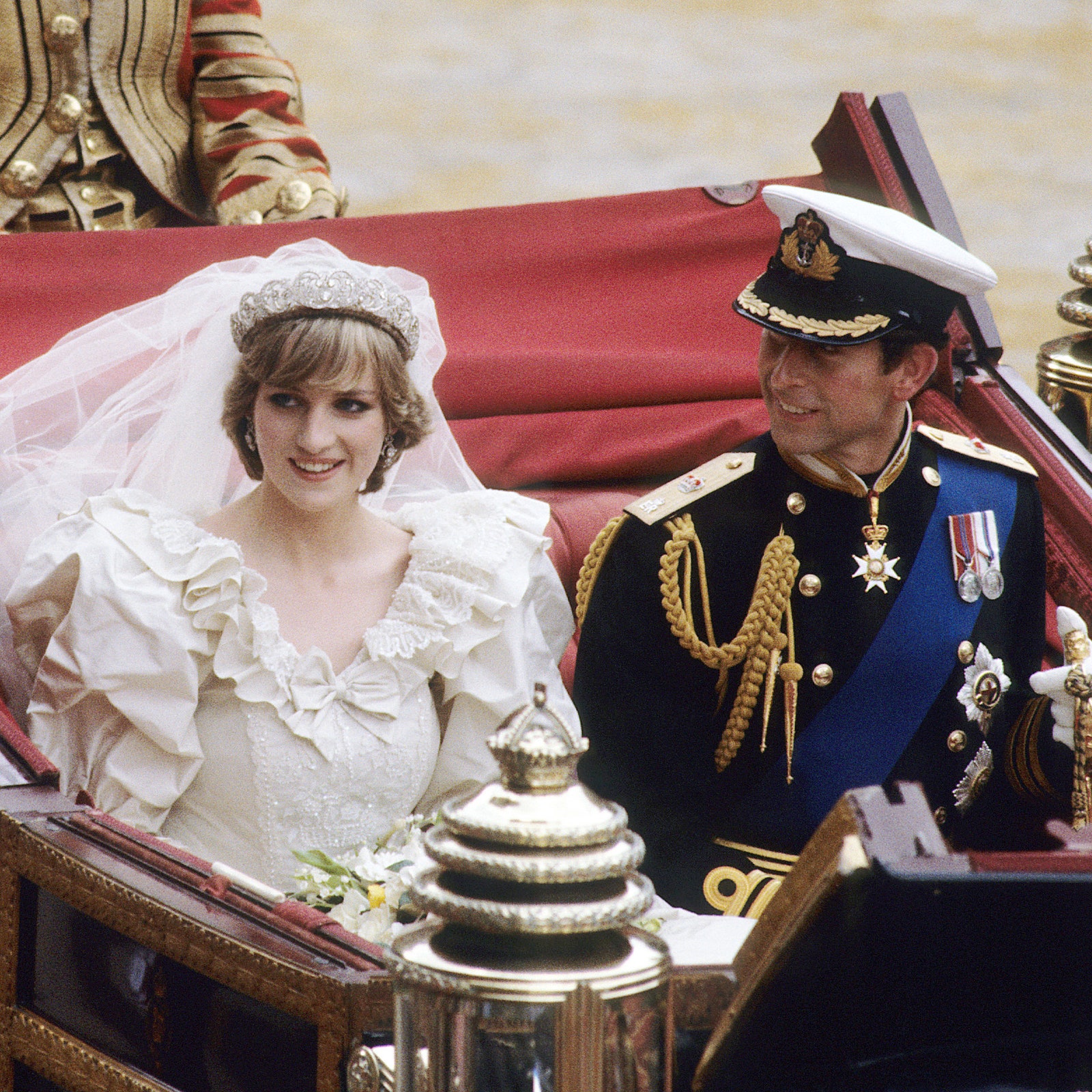 Quels secrets se cachent derrière les bijoux que portait Lady Diana le jour de son mariage ?