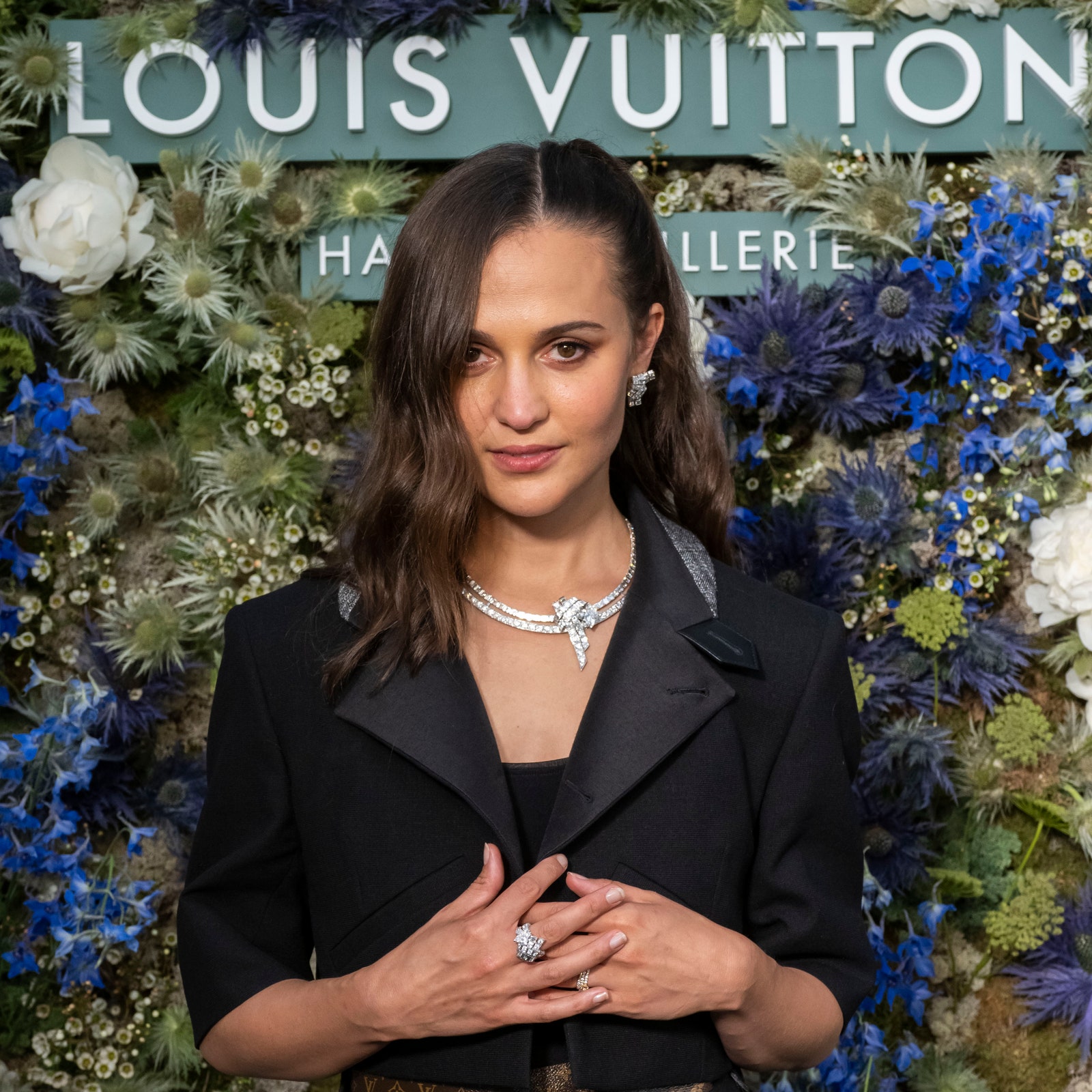 Haute joaillerie : Alicia Vikander révèle la parure star de Louis Vuitton à Monaco