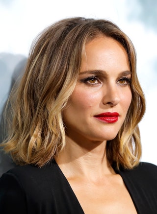 La bouche rouge vermillon de Natalie Portman à l'avantpremière du film Lucy in the Sky en 2019