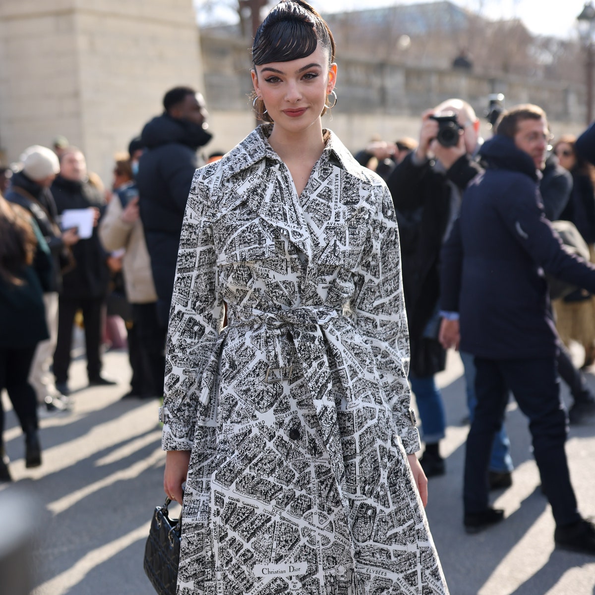 Deva Cassel, fille de Monica Bellucci et de Vincent Cassel, fait revivre les 50's au défilé Dior