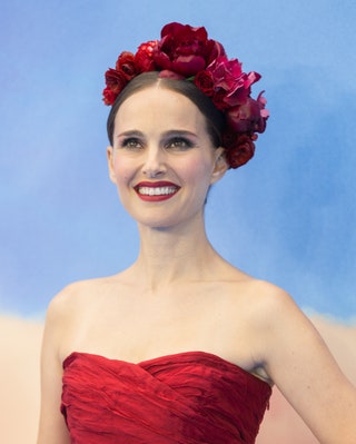 La couronne florale de Natalie Portman à l'avantpremière du film Thor  Love and Thunder en 2022