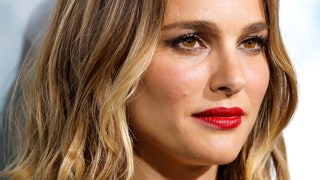 Natalie Portman est l'icône ultime de la beaut naturelle  voici ses 28 looks qui le prouvent