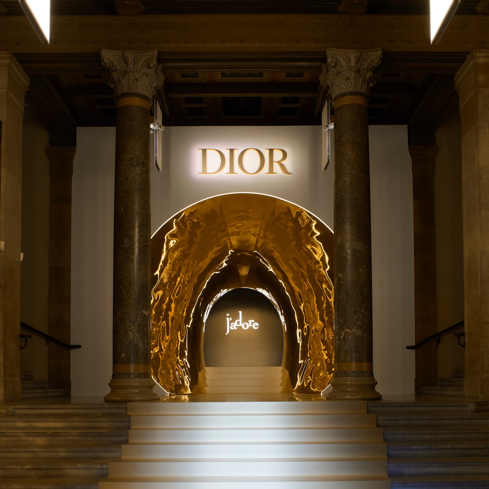 J'Adore Dior : face à son succès l’exposition (gratuite) la plus magique de l'automne est prolongée jusqu'au 13 octobre