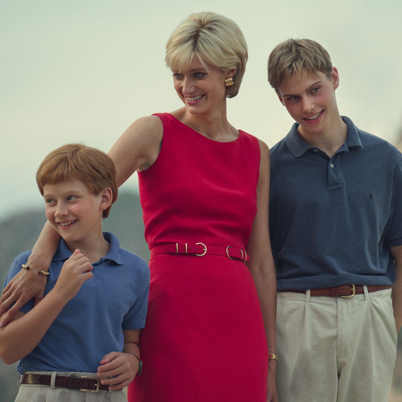 La ressemblance bluffante entre Lady Diana et Elizabeth Debicki en 12 looks repérés dans “The Crown”