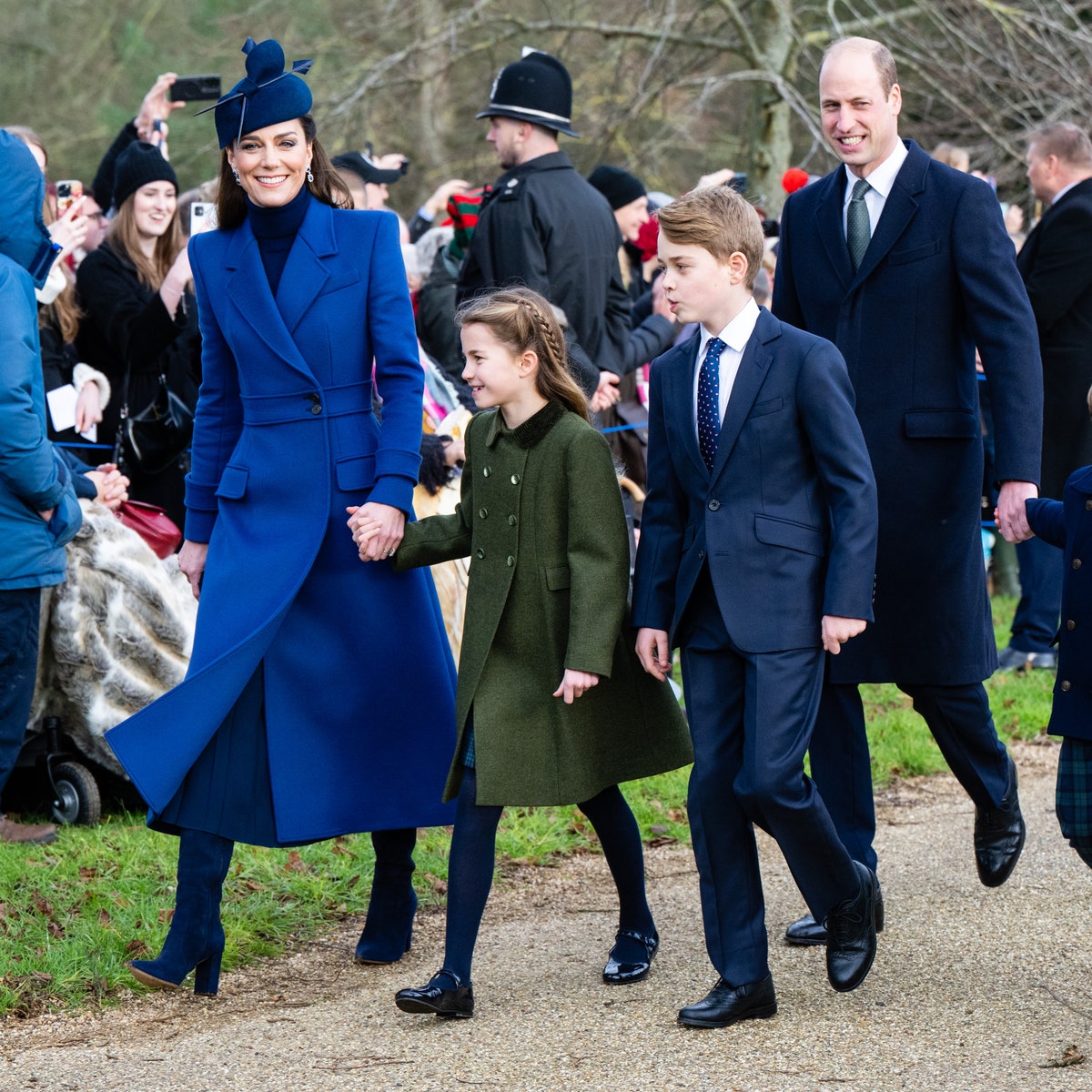 Kate Middleton, le prince William et leurs enfants ont fait une apparition remarquée à Noël