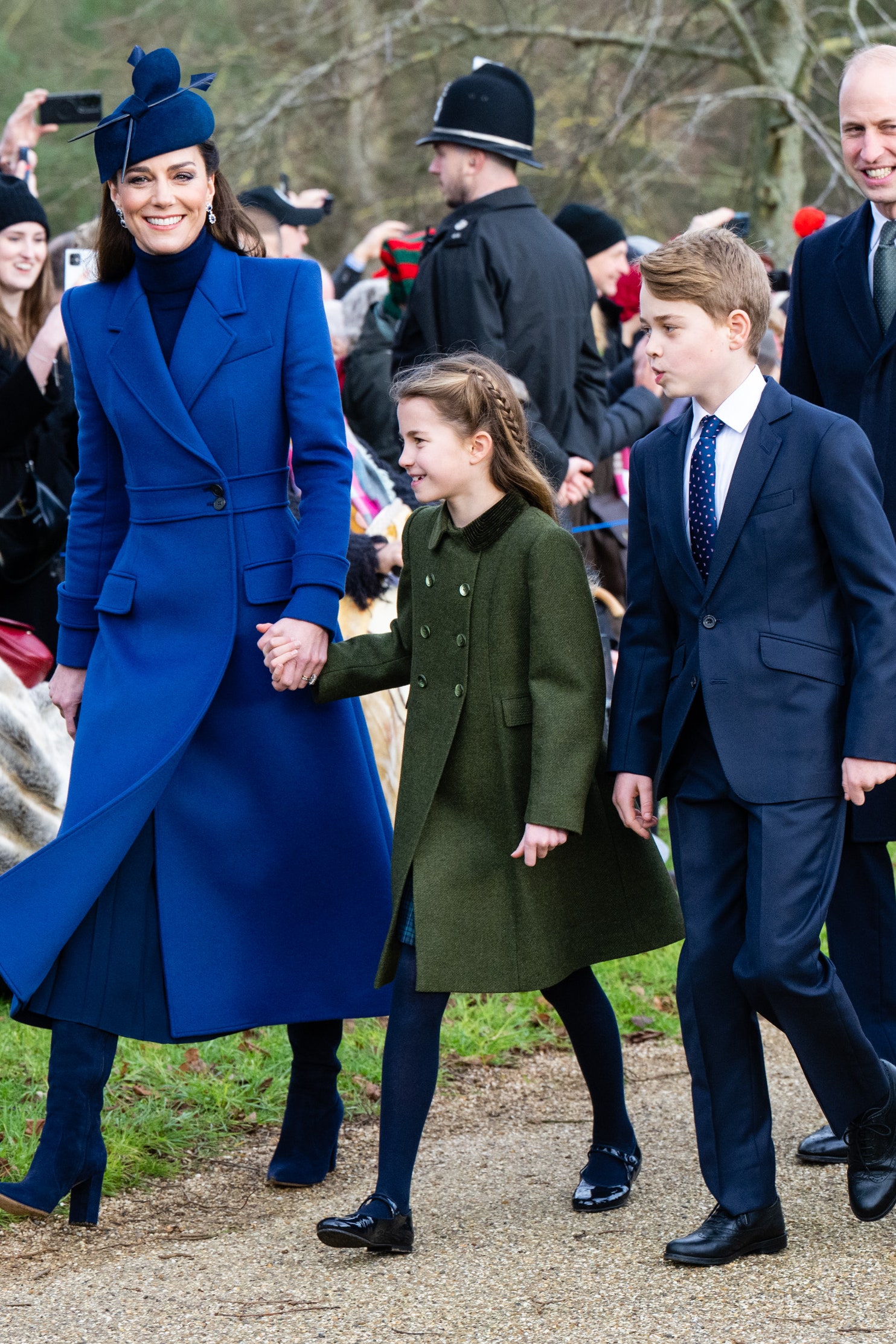 Pour Noël Kate Middleton le prince William et leurs enfants se sont pars de couleurs assorties dans l'esprit des fêtes...