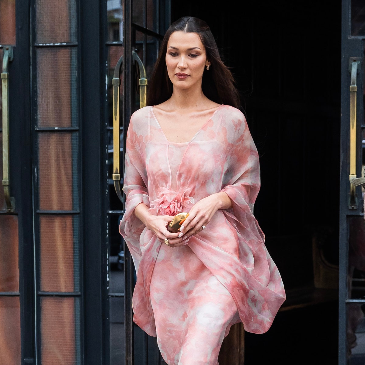 Ces 3 looks vintages portés par Bella Hadid nous inspirent cet été