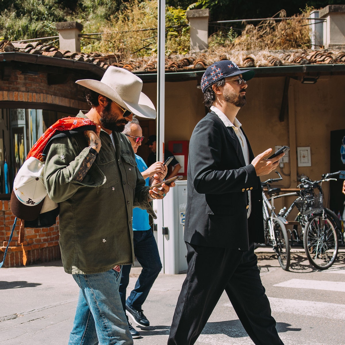 Comment s'habillent les personnalités au Pitti Uomo printemps-été 2025 ?