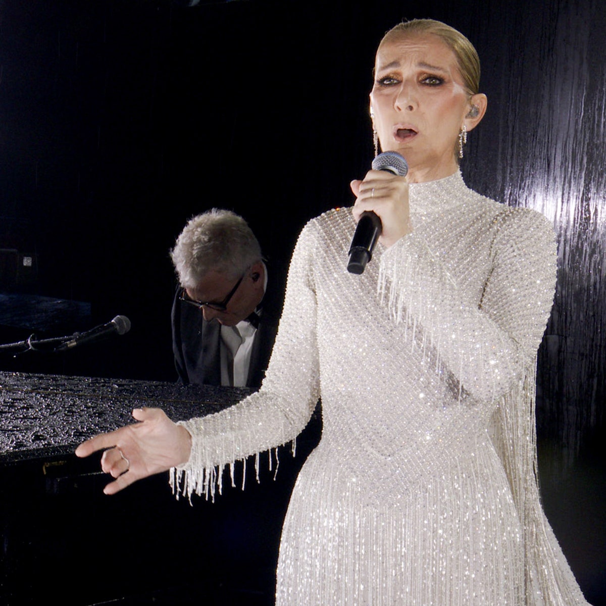 La robe de Céline Dion pour les Jeux Olympiques 2024 se dévoile dans une exposition inédite