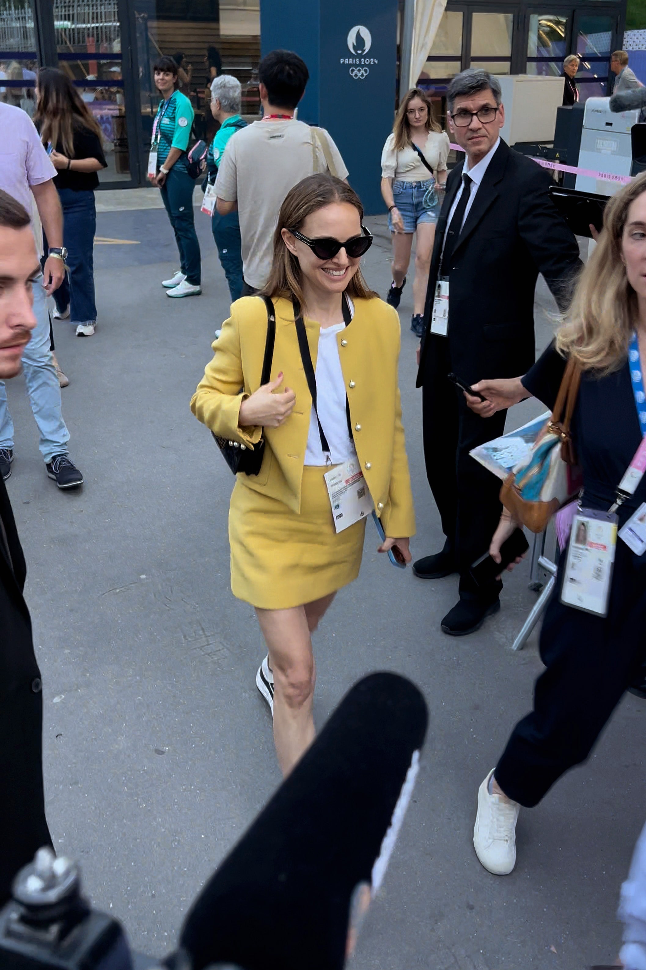 En Dior Natalie Portman suscite la surprise aux Jeux Olympiques