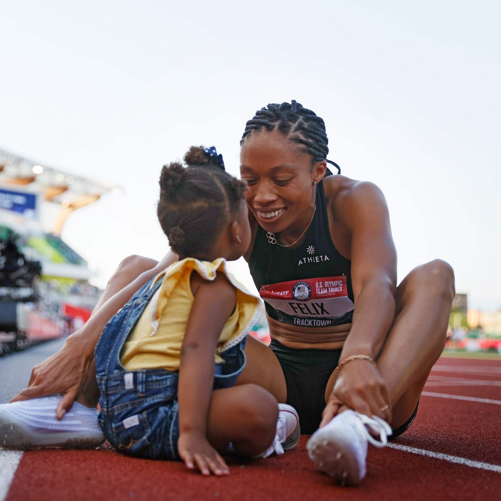 Allyson Felix, légende de l'athlétisme, revient pour Vogue sur son projet de toute première garderie pour enfants créée aux Jeux Olympiques de Paris