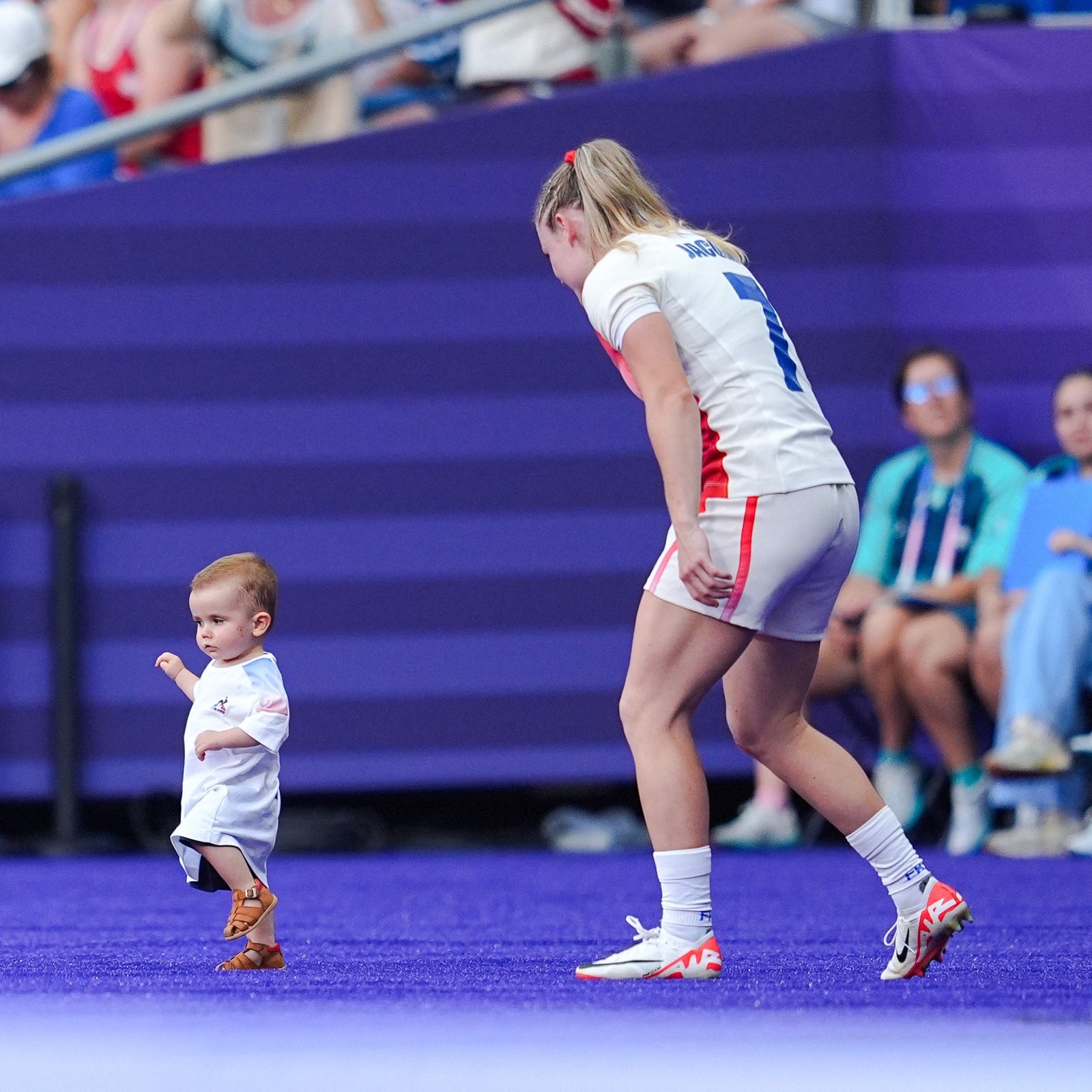 En 2024, les sportives peuvent-elles (enfin) vivre leur maternité comme elles l'entendent ?