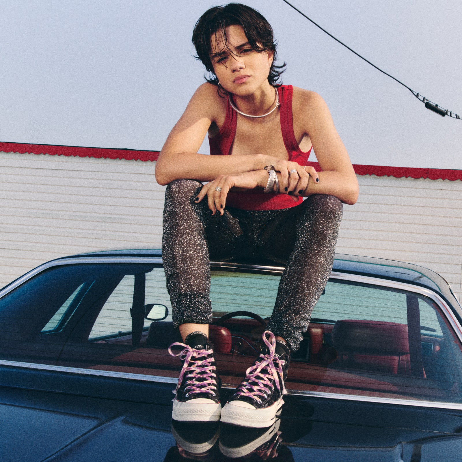 En collaboration avec Converse, Isabel Marant signe le retour inattendu de cette paire de baskets phare des années 2000