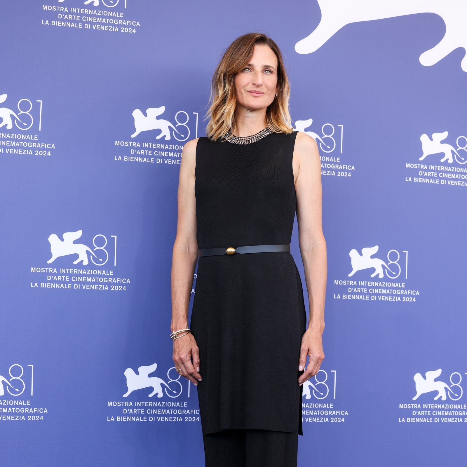 Camille Cottin ose le combo jupe sur pantalon à la Mostra de Venise 2024