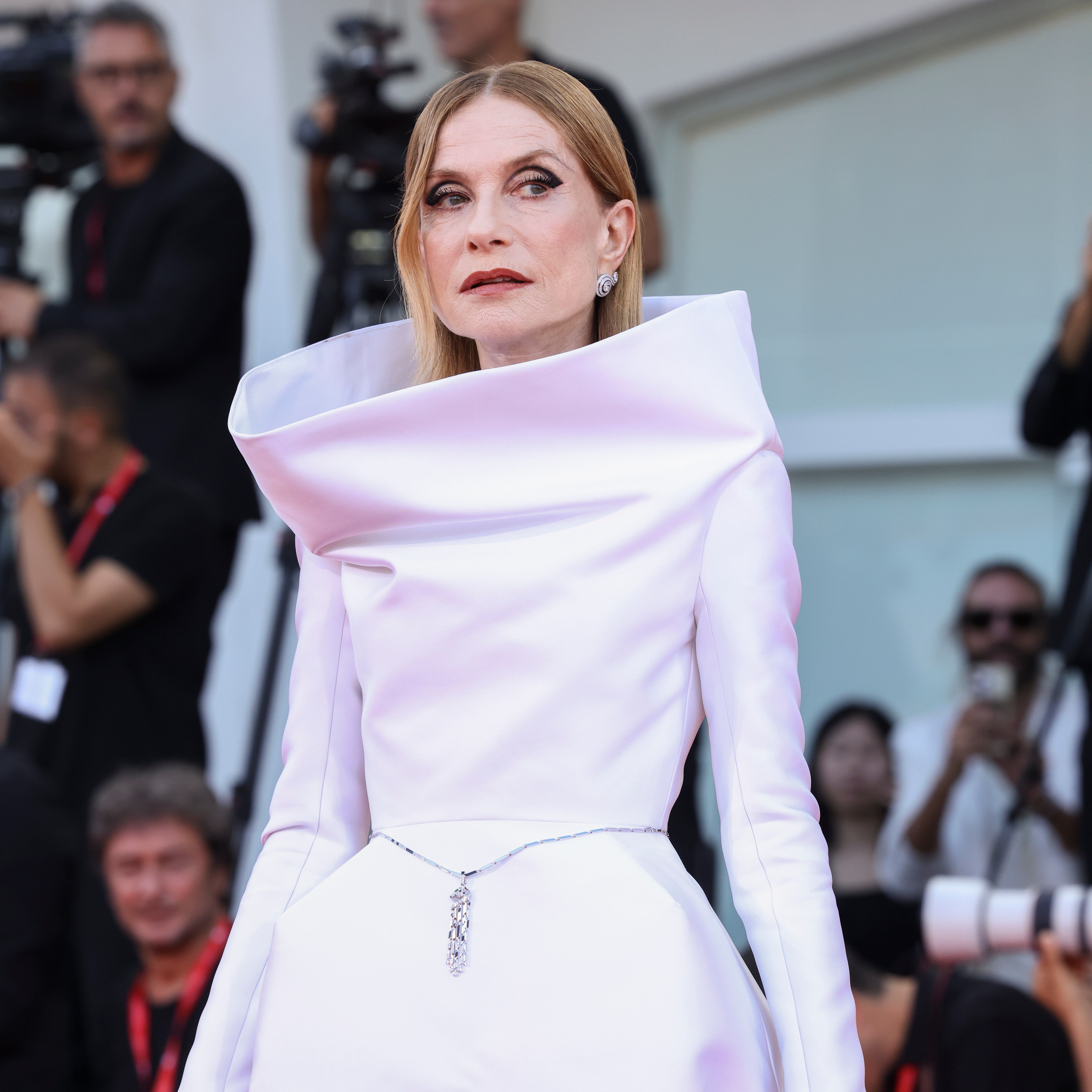 À la Mostra de Venise, Isabelle Huppert confirme la tendance bijou du moment