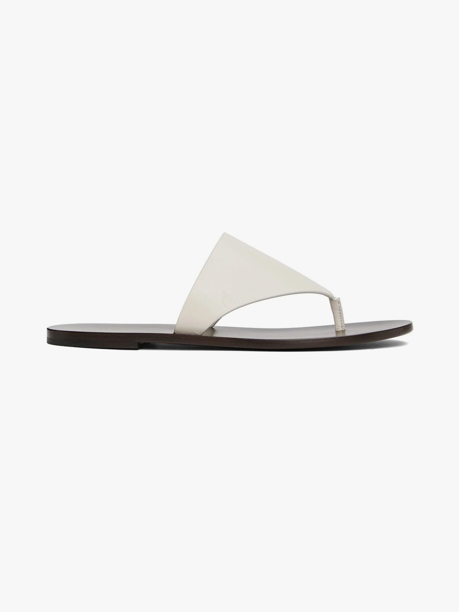 Sandalias blancas de The Row.