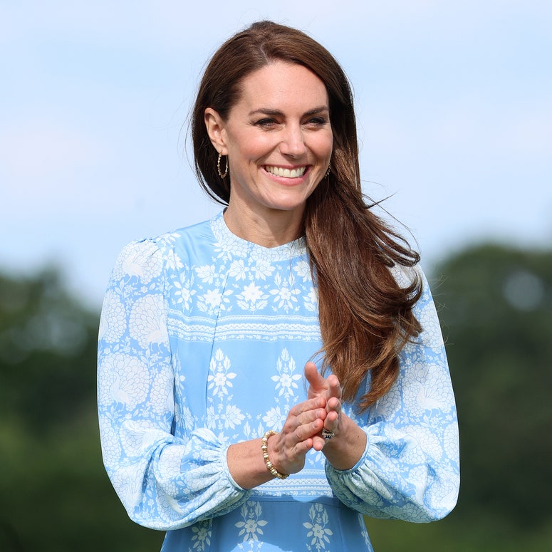 Kate Middleton con vestido boho azul