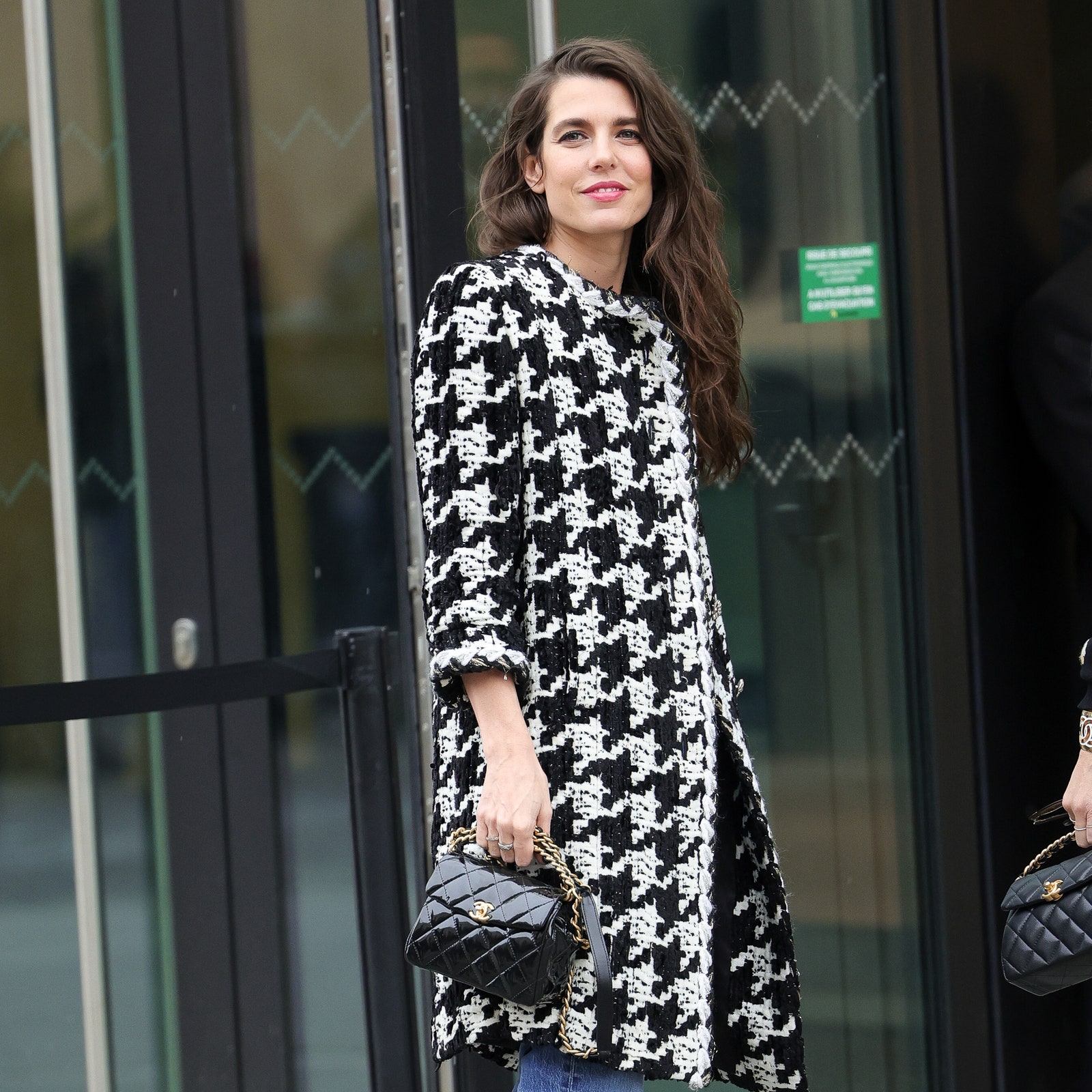 Charlotte Casiraghi apuesta por los zapatos mary-jane para elevar un look de jeans