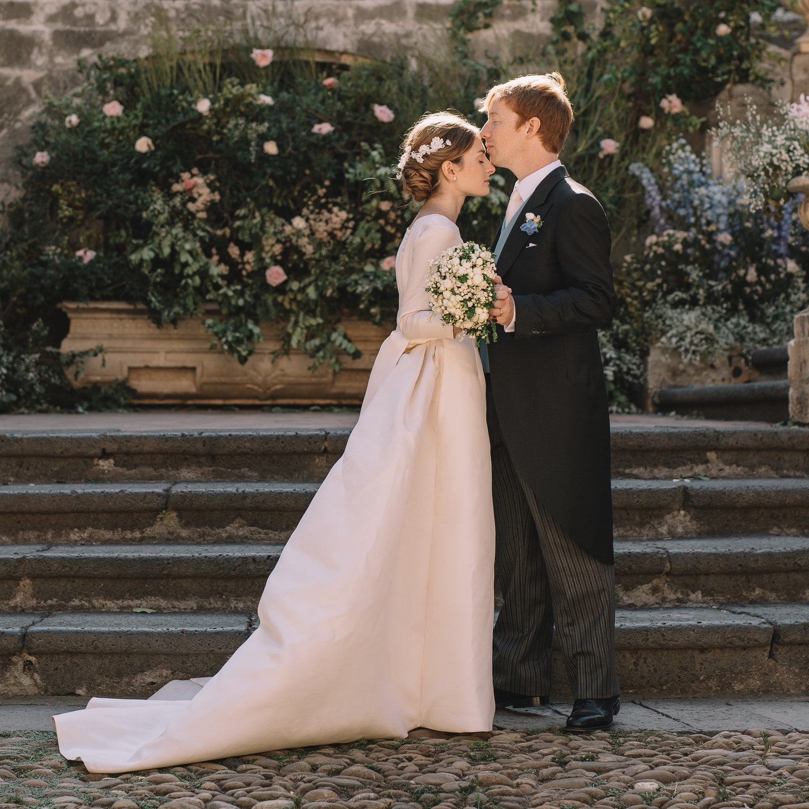 El vestido de novia fue diseñado por una marca de ropa infantil para esta boda de cuento de hadas