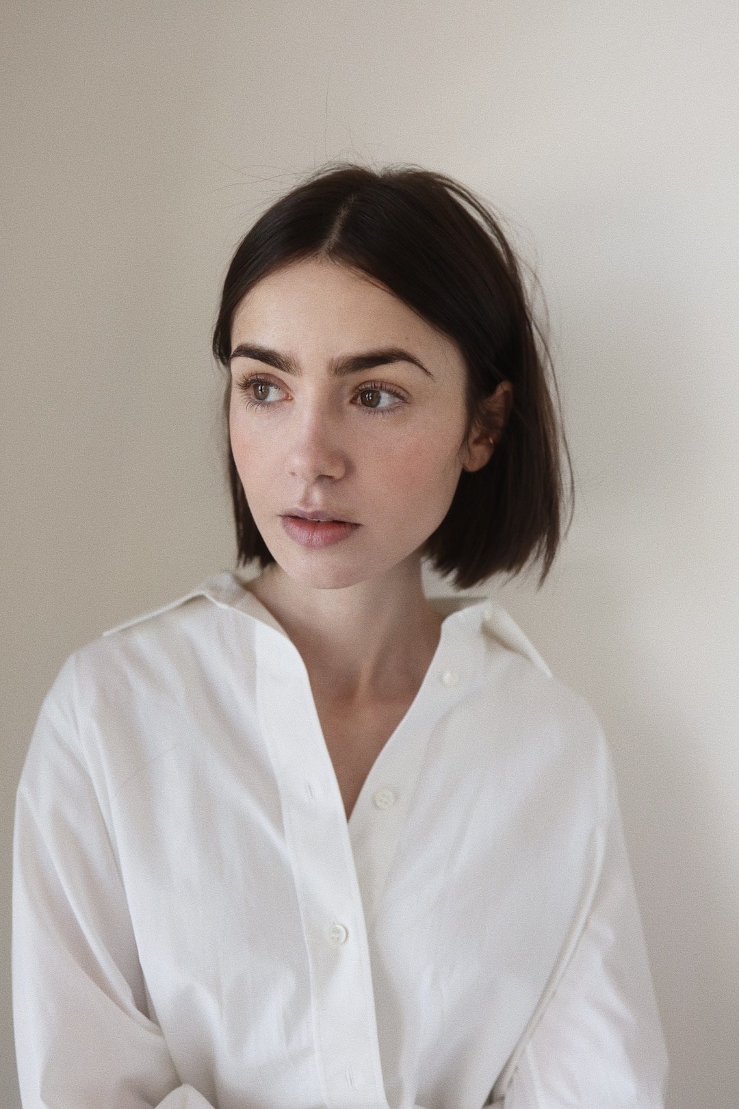 Lily Collins nuevo corte de cabello recto bob