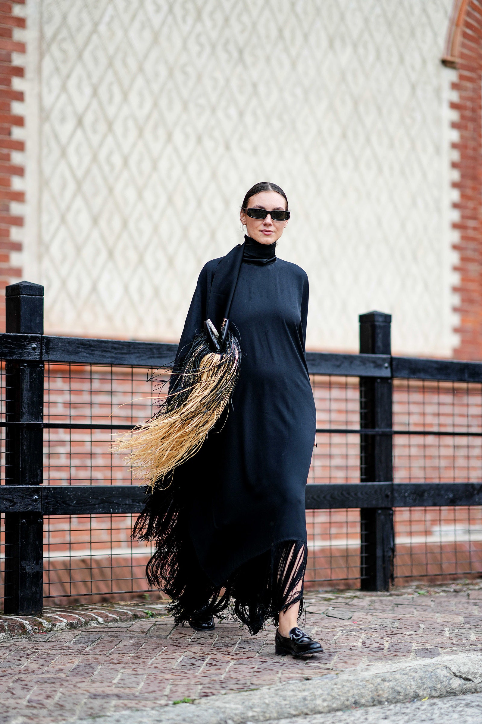 Vestido midi con mocasines de charol street style PrimaveraVerano 2024.