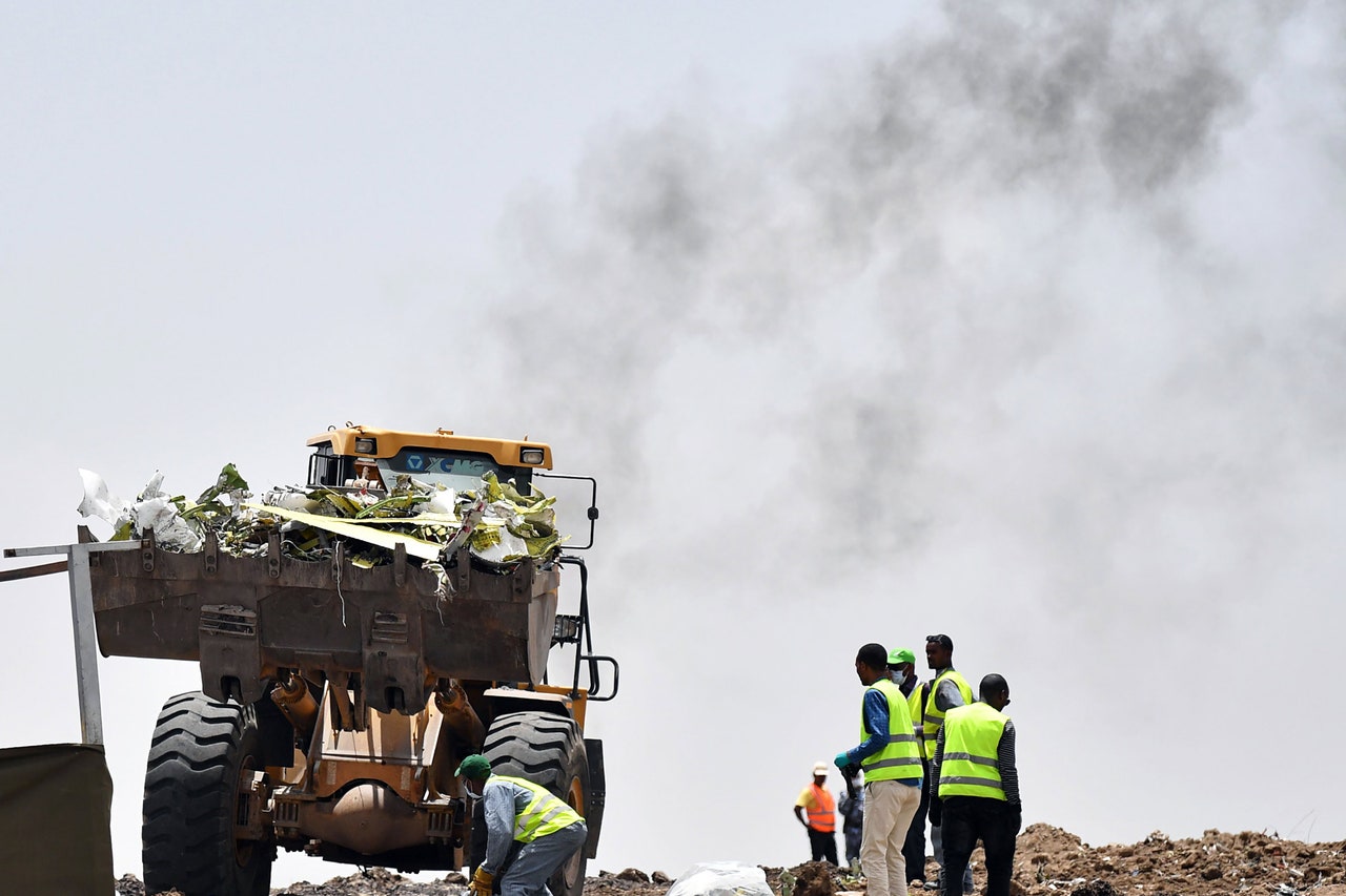 How Investigators Pull Data off a Boeing 737’s Black Boxes