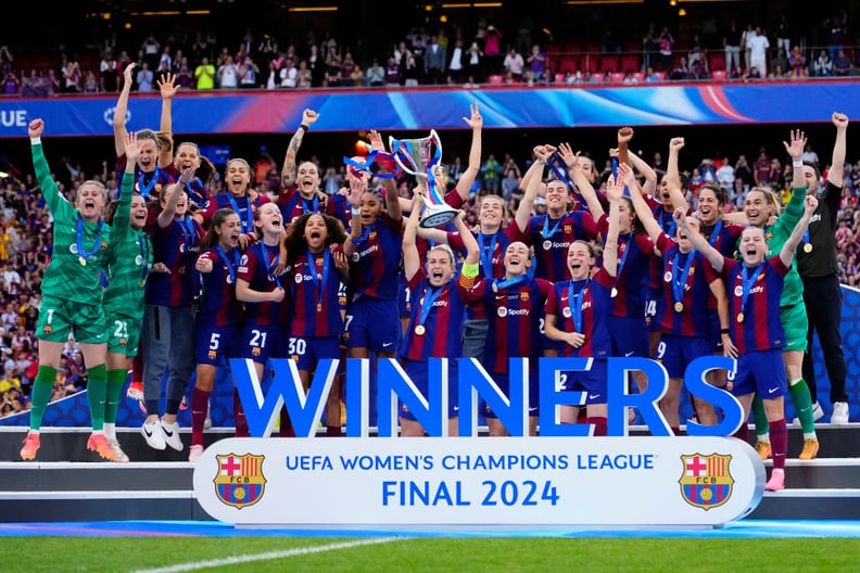 Alexia Putellas of Barcelona and Spain lifts the trophy after winning with her team the UEFA Women's Champions League 2023/24 Final match between FC Barcelona and Olympique Lyonnais at Estadio de San Mames on May 25, 2024 in Bilbao, Spain.  (Photo by Jose